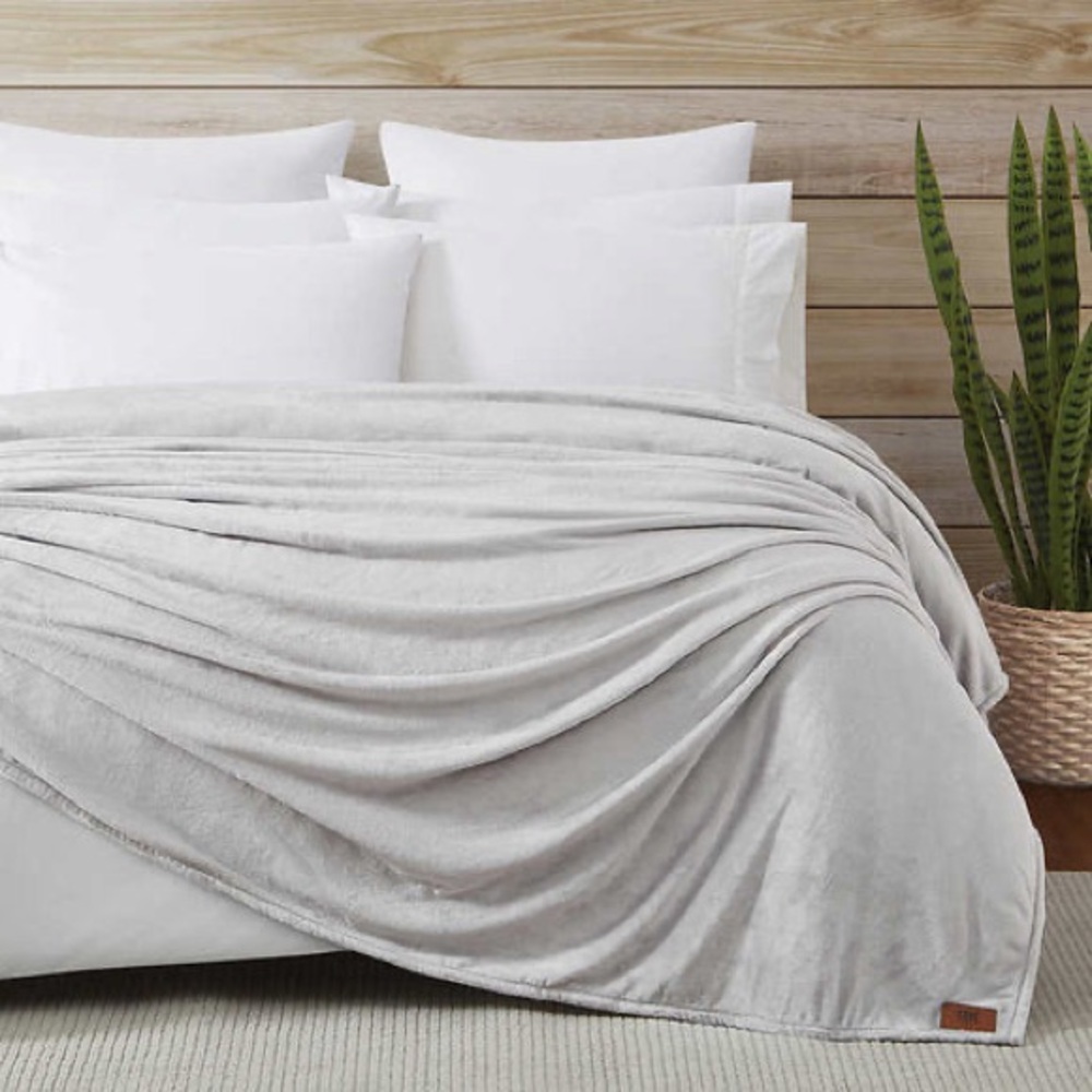 Frye - Plush Queen Blanket
